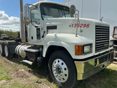 Mack Pinnacle CHU613 Day Cab Truck
