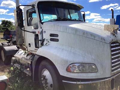 Mack Pinnacle CXP613 Day Cab Truck