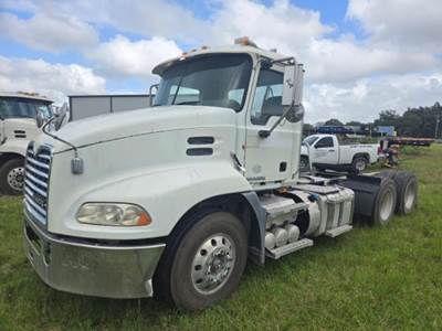 Mack Pinnacle CXU613 Day Cab Truck