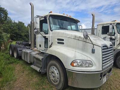 Mack Pinnacle CXU613 Day Cab Truck