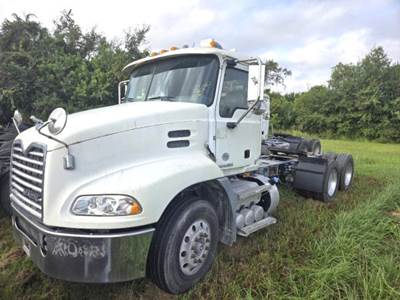 Mack Pinnacle CXU613 Day Cab Truck