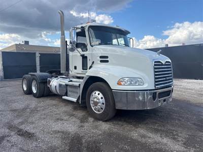 Mack Pinnacle CXU613 Day Cab Truck