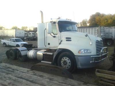 Mack Pinnacle CXU613 Day Cab Truck
