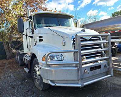 Mack Pinnacle CXU613 Day Cab Truck