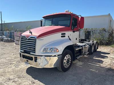 Mack Pinnacle CXU613 Day Cab Truck