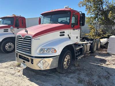 Mack Pinnacle CXU613 Day Cab Truck