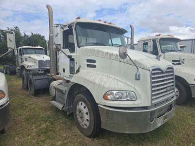 Mack Pinnacle CXU613 Day Cab Truck