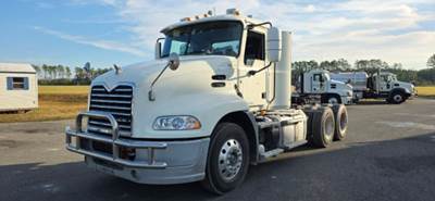Mack Pinnacle CXU613 Day Cab Truck