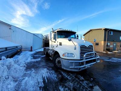 Mack Pinnacle CXU613 Day Cab Truck