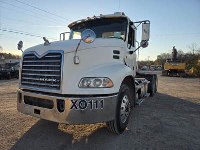 Mack Pinnacle CXU613 Day Cab Truck
