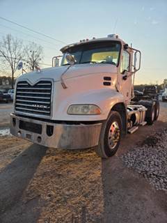 Mack Pinnacle CXU613 Day Cab Truck