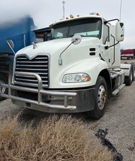 Mack Pinnacle CXU613 Day Cab Truck