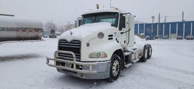 Mack Pinnacle CXU613 Day Cab Truck
