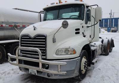 Mack Pinnacle CXU613 Day Cab Truck