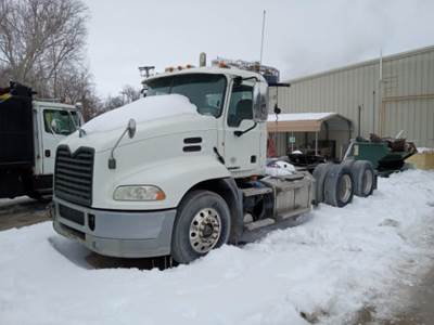 Mack Pinnacle CXU613 Day Cab Truck