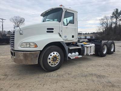 Mack Pinnacle CXU613 Day Cab Truck