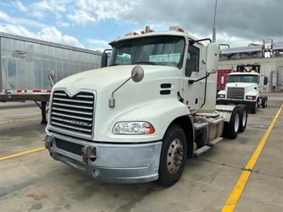 Mack Pinnacle CXU613 Day Cab Truck