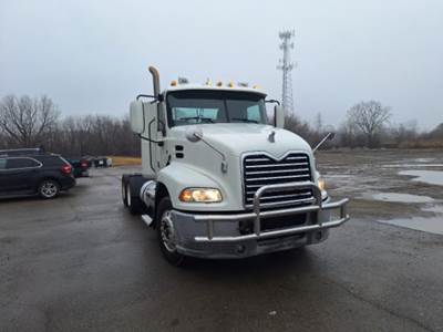 Mack Pinnacle CXU613 Day Cab Truck
