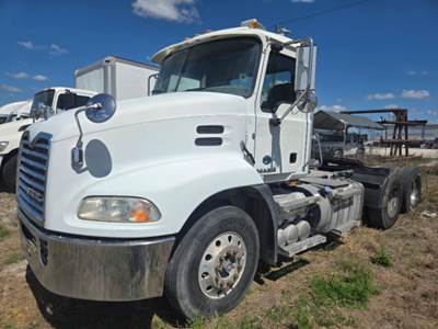 Mack Pinnacle CXU613 Day Cab Truck