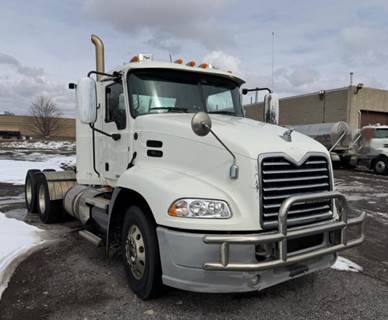 Mack Pinnacle CXU613 Day Cab Truck
