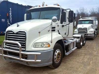 Mack Pinnacle CXU613 Day Cab Truck