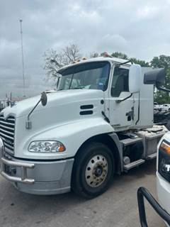 Mack Pinnacle CXU613 Day Cab Truck
