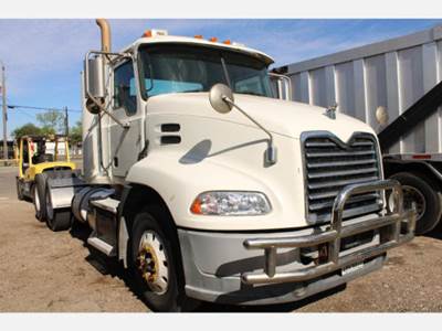 Mack Pinnacle CXU613 Day Cab Truck