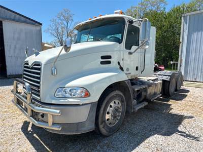 Mack Pinnacle CXU613 Day Cab Truck