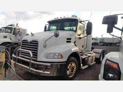 Mack Pinnacle CXU613 Day Cab Truck