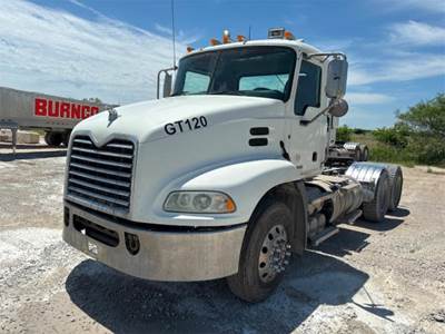 Mack Pinnacle CXU613 Day Cab Truck