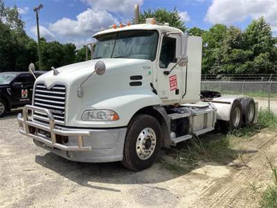 Mack Pinnacle CXU613 Day Cab Truck