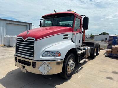 Mack Pinnacle CXU613 Day Cab Truck