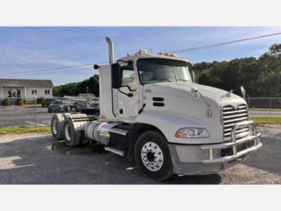 Mack Pinnacle CXU613 Day Cab Truck