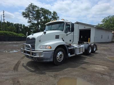 Mack Pinnacle CXU613 Day Cab Truck