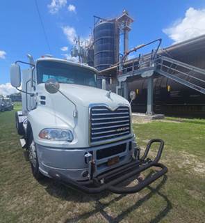 Mack Pinnacle CXU613 Day Cab Truck