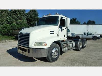Mack Pinnacle CXU613 Day Cab Truck