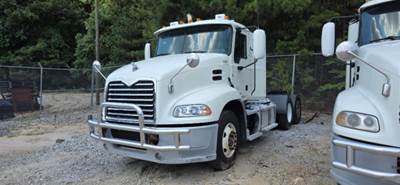 Mack Pinnacle CXU613 Day Cab Truck