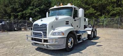 Mack Pinnacle CXU613 Day Cab Truck