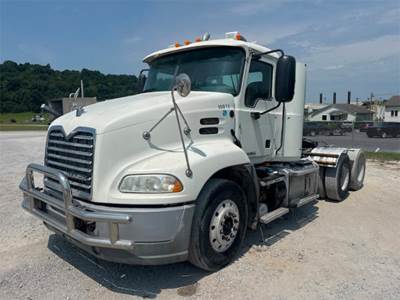 Mack Pinnacle CXU613 Day Cab Truck