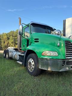 Mack Pinnacle CXU613 Day Cab Truck