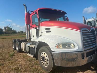 Mack Pinnacle CXU613 Day Cab Truck