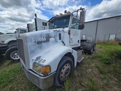 Peterbilt 385 Day Cab Truck