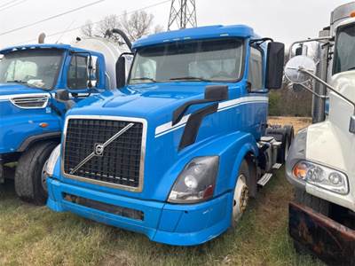 Volvo VNL Day Cab Truck
