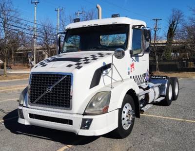 Volvo VNL Day Cab Truck