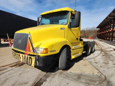 Volvo VNL Day Cab Truck