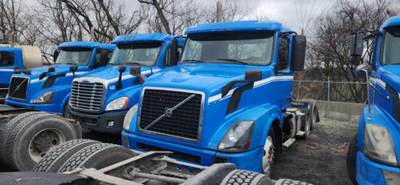 Volvo VNL64T Day Cab Truck
