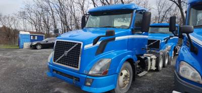 Volvo VNL64T Day Cab Truck