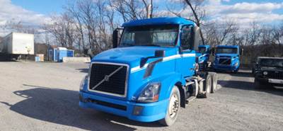 Volvo VNL64T Day Cab Truck