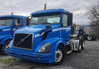 Volvo VNL64T Day Cab Truck