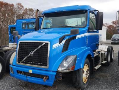 Volvo VNL64T Day Cab Truck